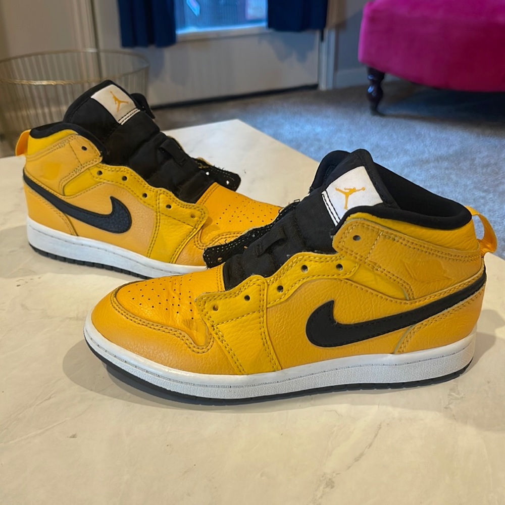 Jordan air 1 mid university gold size 1Y
